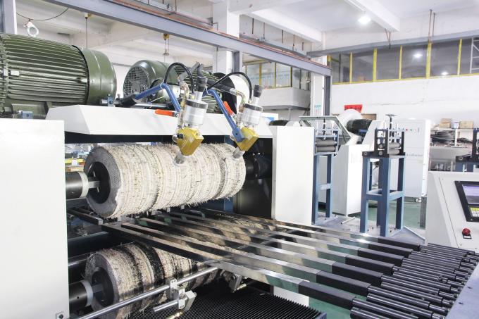 8k Spiegel Haarlijn Draadtrekken Afwerking Automatische Metalen Pijp / Buis Vierkant / Rond Polijstmachine Voor Oppervlakteafwerking 6