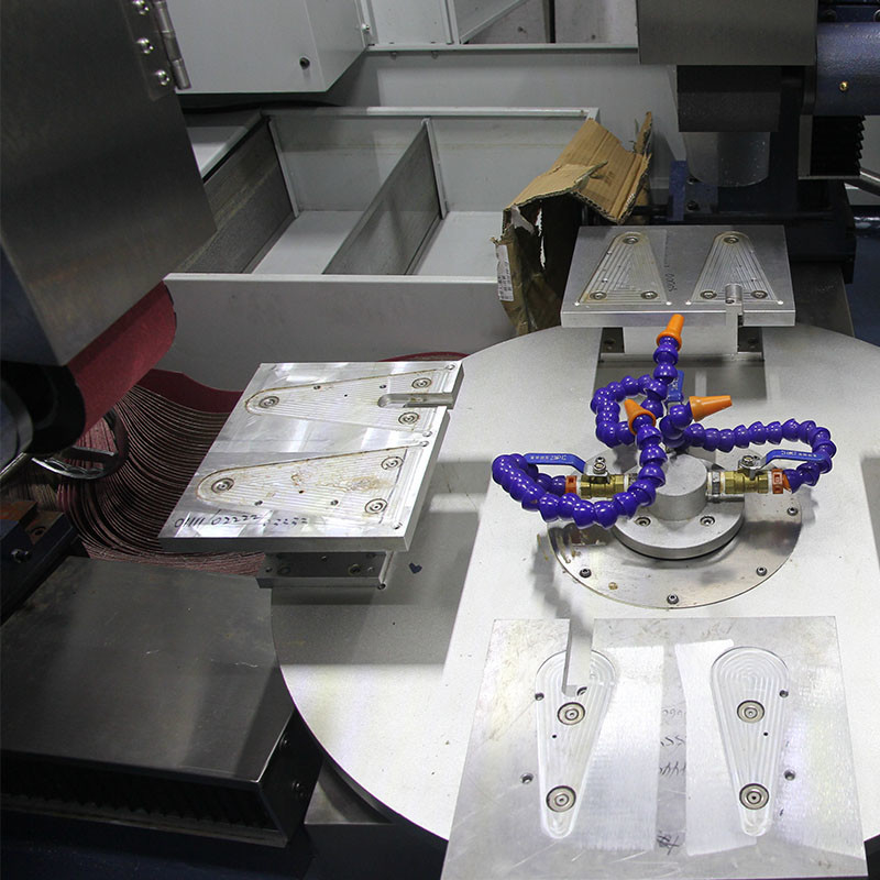 Custom CNC Polijstmachine Rotary Metalen oppervlak Buffing Aluminium Ss Deburring slijpmachine voor troffel