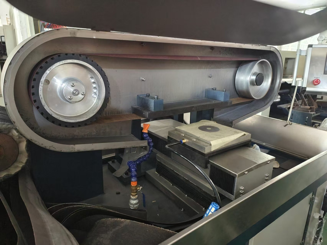 2 Assen CNC nat slijpen Draad trekmachine Custom voor roestvrij staal Polijsten slijpen
