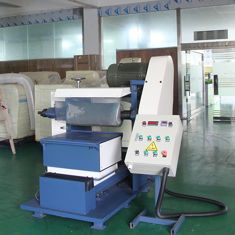 Industriële spiegelpoetsmachine voor het slijpen van metaal 600*600 oppervlaktepoetsmachine voor metaal van roestvrij staal